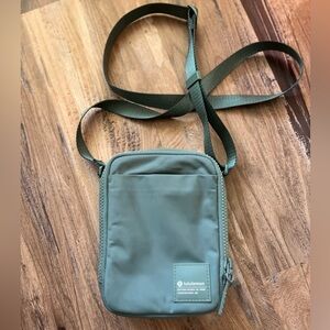 Lululemon | Easy Access Crossbody Bag 1.5L | Grey Eucalyptus